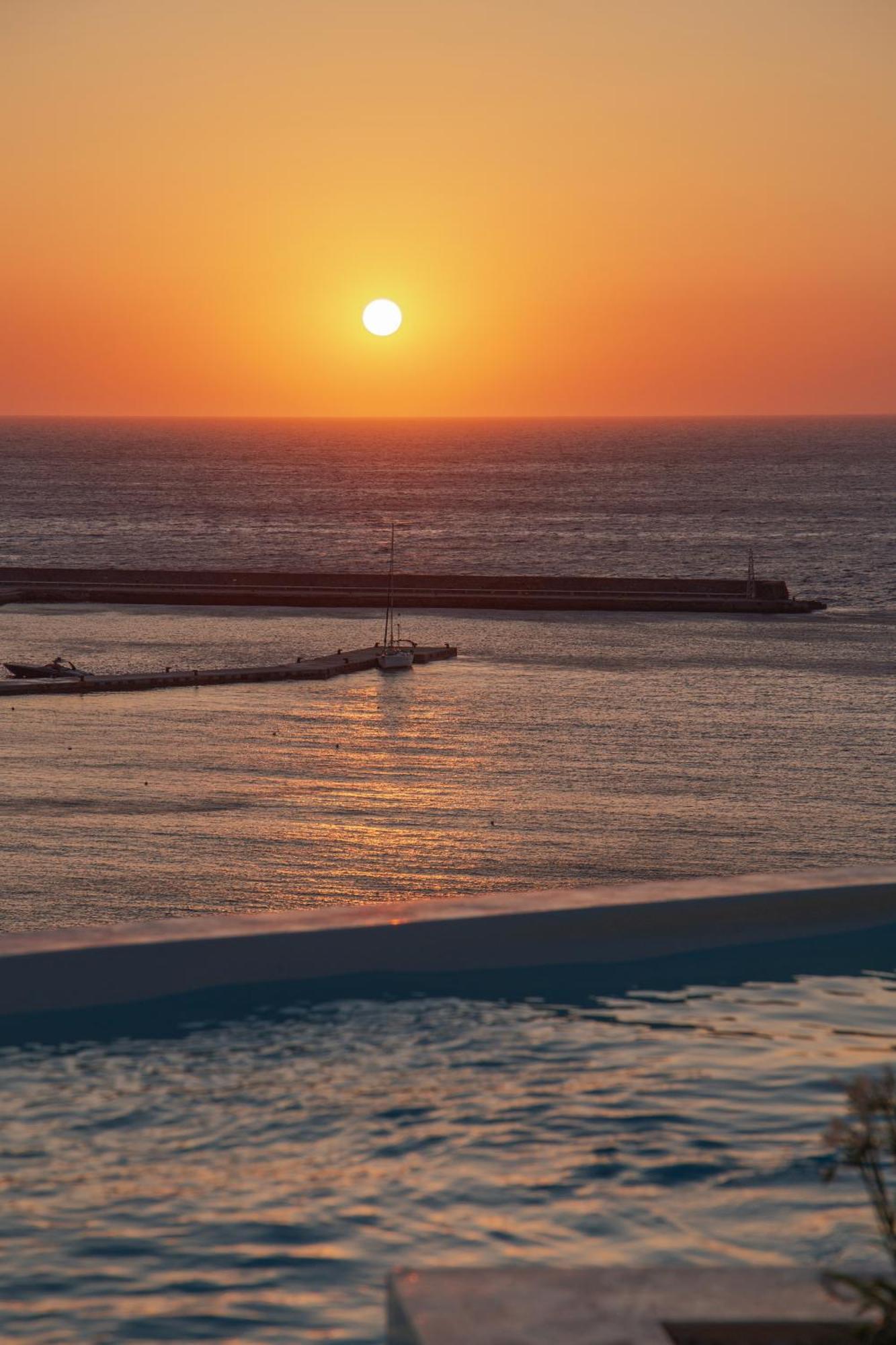 Golden Vista, Beachfront Suites By Explore Andros Exteriör bild